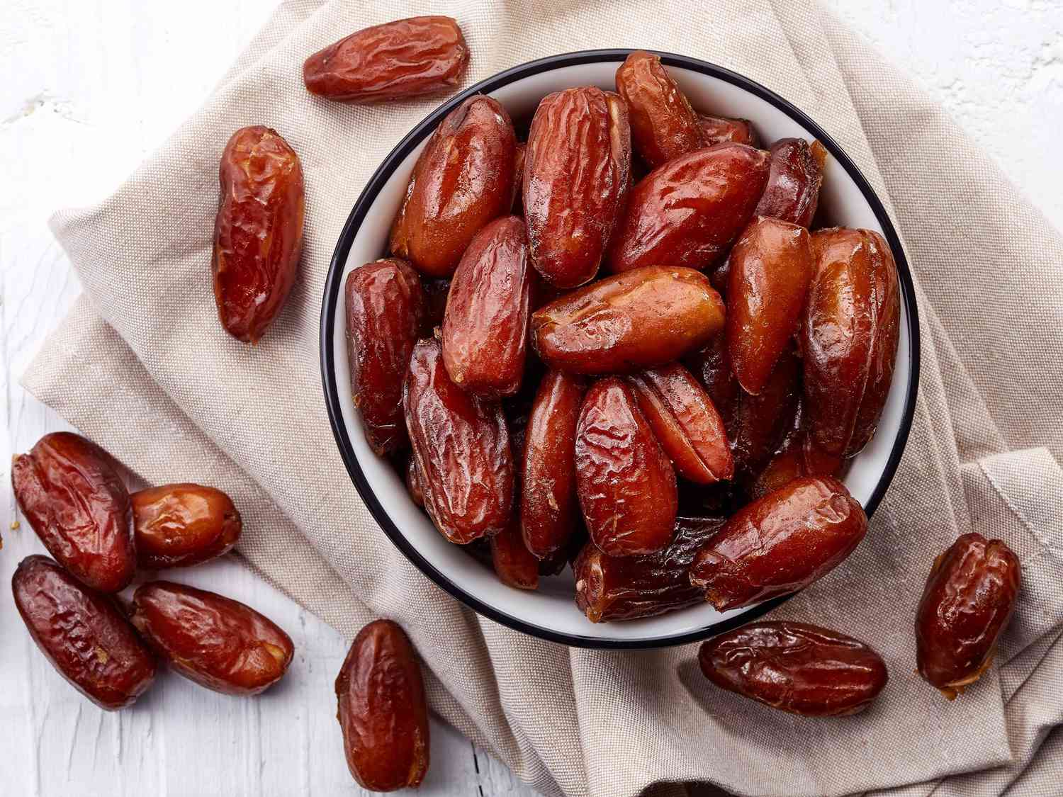  مرکز خرید عمده خرمای ایرانی با عرضه مستقیم انواع خرمای پیارم، مضافتی، کبکاب، زاهدی، ربی، شاهانی و خاصویی با کیفیت صادراتی، قیمت مناسب و ارسال به سراسر ایران.