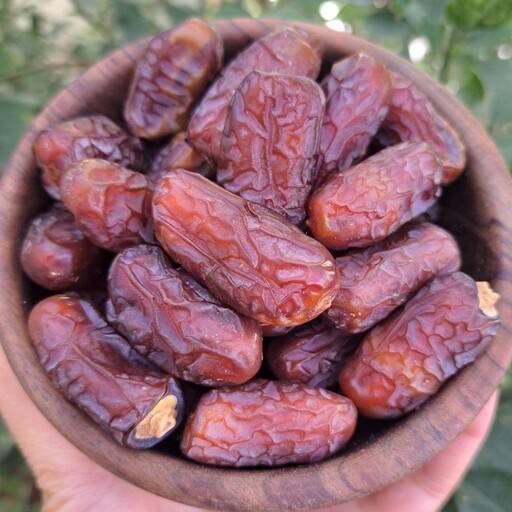 مقایسه خرمای فله‌ای و بسته‌بندی برای فروش؛ بررسی مزایا، معایب، هزینه، حاشیه سود و انتخاب بهترین مدل برای فروشندگان و خریداران عمده خرما.